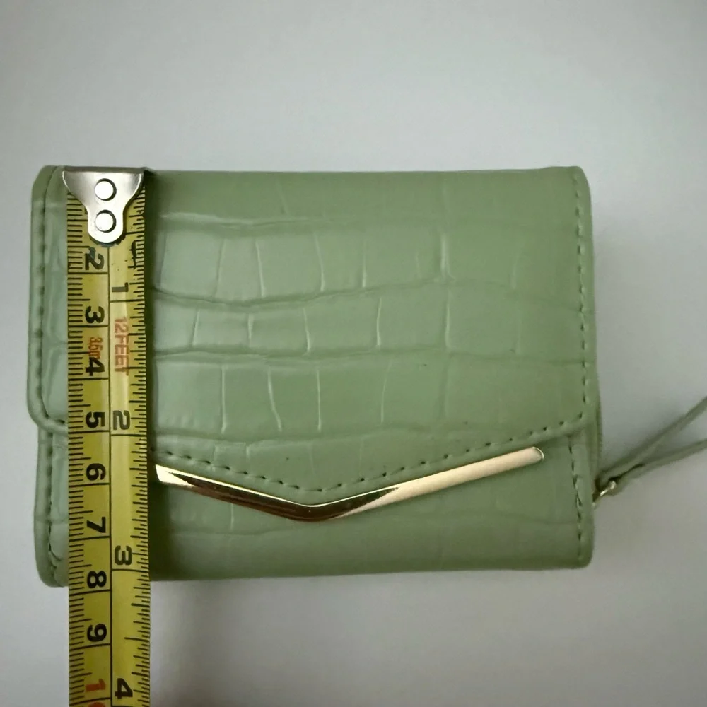 [5x$25] ⭐️ Trifold Sage Green Wallet with Gold Accent Matcha Mint Faux Leather